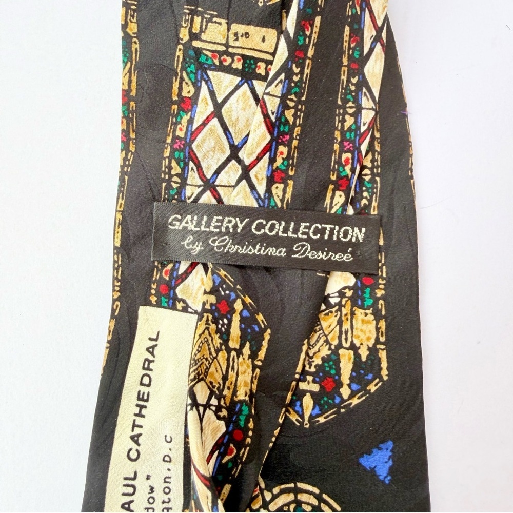 Men’s Saint Paul Cathedral Rose Window Necktie
Gallery Collection​ - Picture 5 of 5